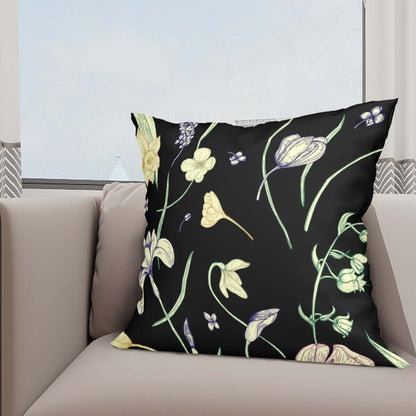 Floral design pillow from Ganzjahres-Kissenbezüge, 4er-Set, showcasing vibrant colors on a couch, perfect for home decor.