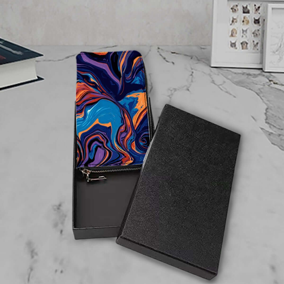 Clutch-Geldbörse für Damen mit buntem Design aus hochwertigem PU-Stoff, UV-Druck, und Aufbewahrungsbeutel-Set in Geschenkbox präsentiert.