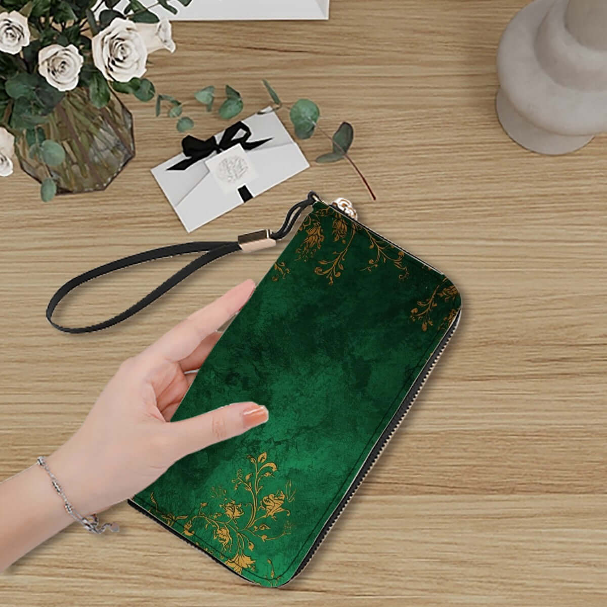 Clutch Wallet for Women with green design, made of PU, featuring large capacity, ideal for cash, coins, mobile phones. Clutch-Geldbörse für Damen