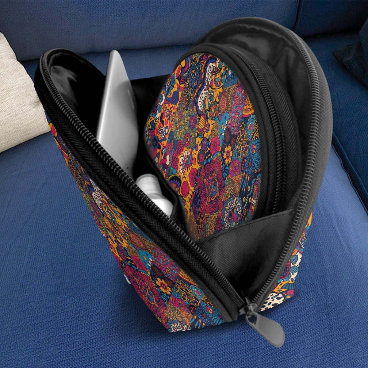 Storage Bags Set of 2 in polyester, large bag with zipper open showing colorful design and built-in compartments. Details für PU-Tragetasche für Damen ansehen.