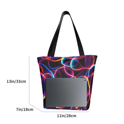 Schultertasche zum Einkaufen für Damen aus Polyester, Größe 11x7x13 Zoll, mit buntem Muster. Ideale Einkaufstasche für Damen.