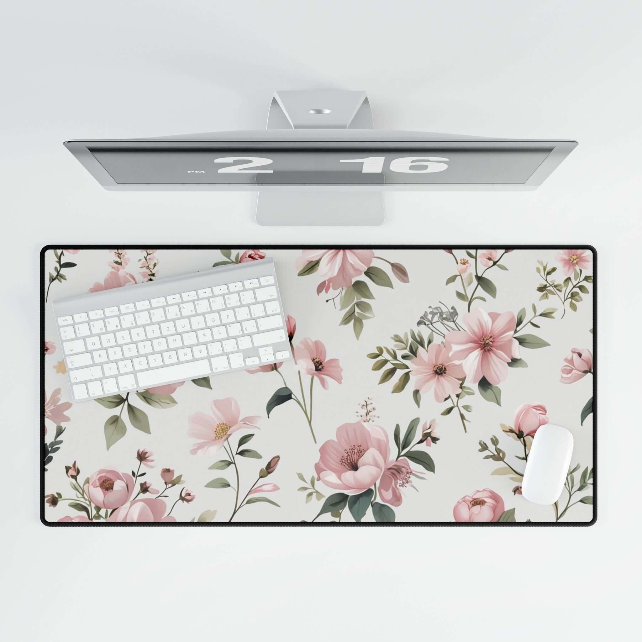 Florale Schreibtischmatte Elegantes Arbeitsplatzdekor mit Blumenmuster und Computertastatur auf Schreibtischunterlagen