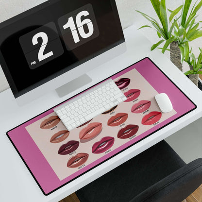 Lippenstiftfarben Schreibtischunterlage Glamouröses Bürodekor auf einem modernen Schreibtisch mit Pflanze, Uhr und Computer