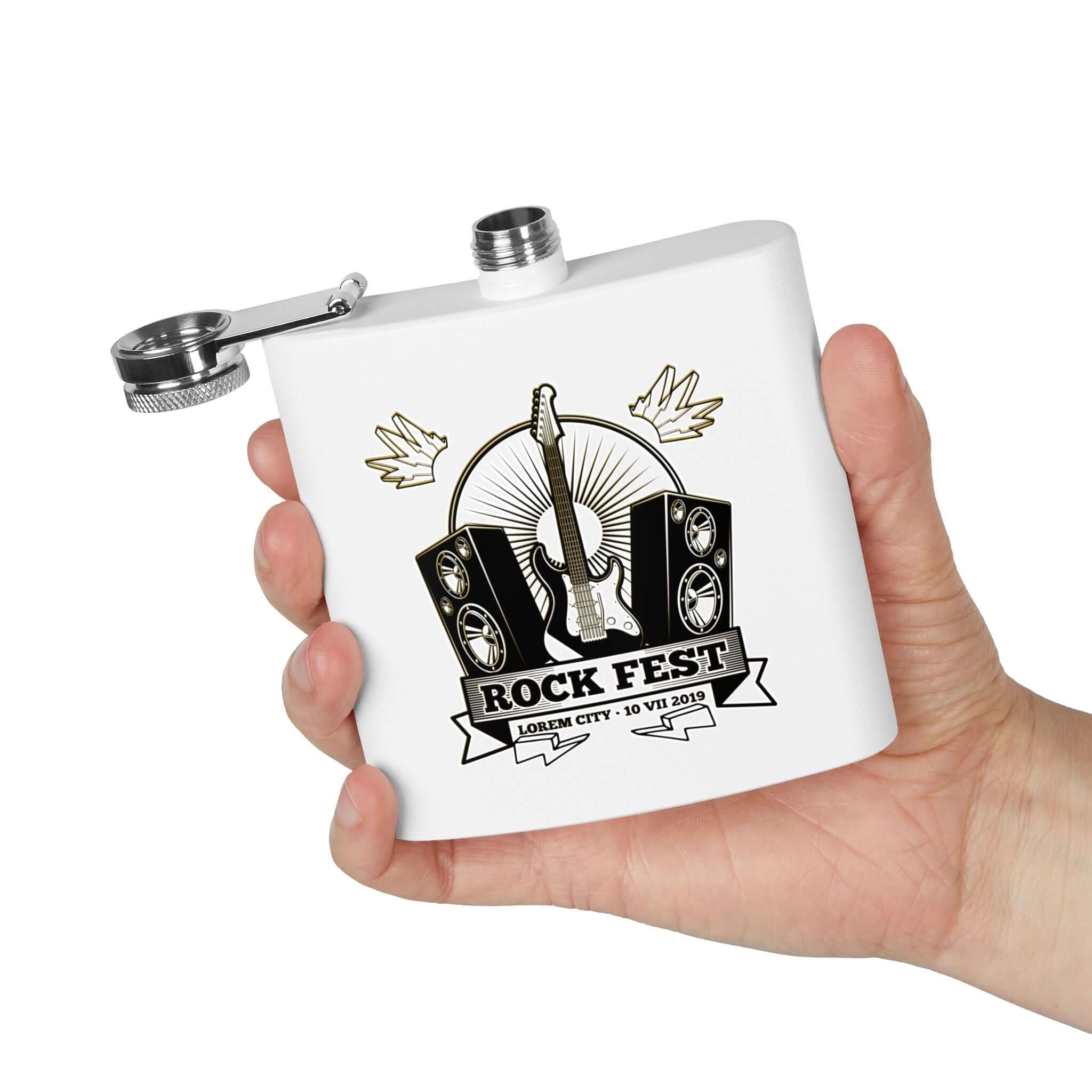 Rock Fest Edelstahl-Flachmann in der Hand, perfekt für Musikliebhaber bei Konzerten und Festivals, robustes und elegantes Design.