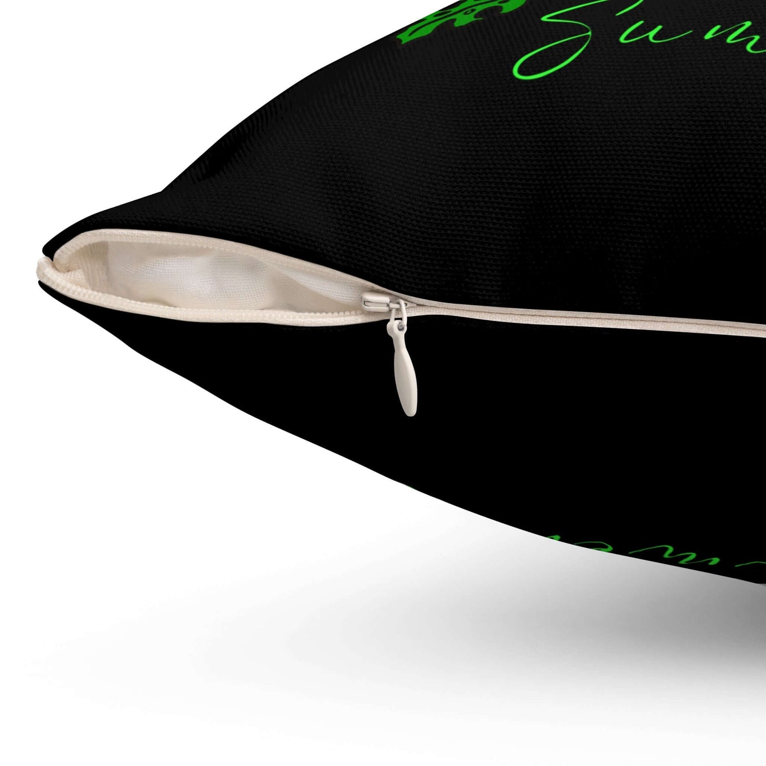 Detailansicht des Skelettkissen mit Sommerstimmung – Stranddekor, lustiger Akzent mit Reißverschluss und lebendigem Design.