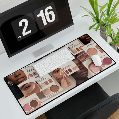 Stilvolle Schreibtischunterlagen, schickes Bürodekor mit Makeup-Motiv unter Computer - ideal für kreative Büroeinrichtung.