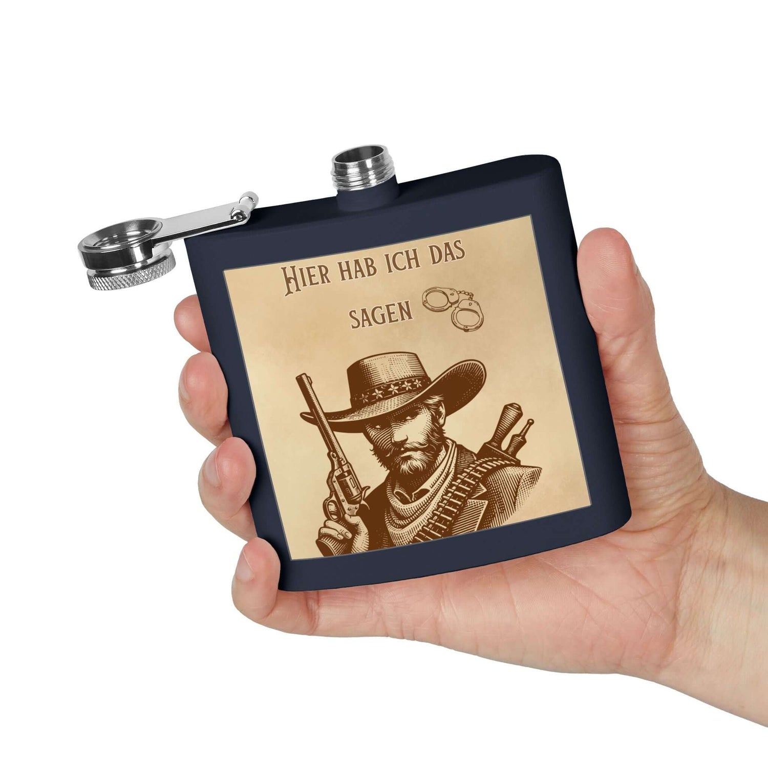 Edelstahl Flachmann Western Cowboy mit Cowboy-Design, 170 ml, pulverbeschichtete Oberfläche, Hand hält die stilvolle Flasche.